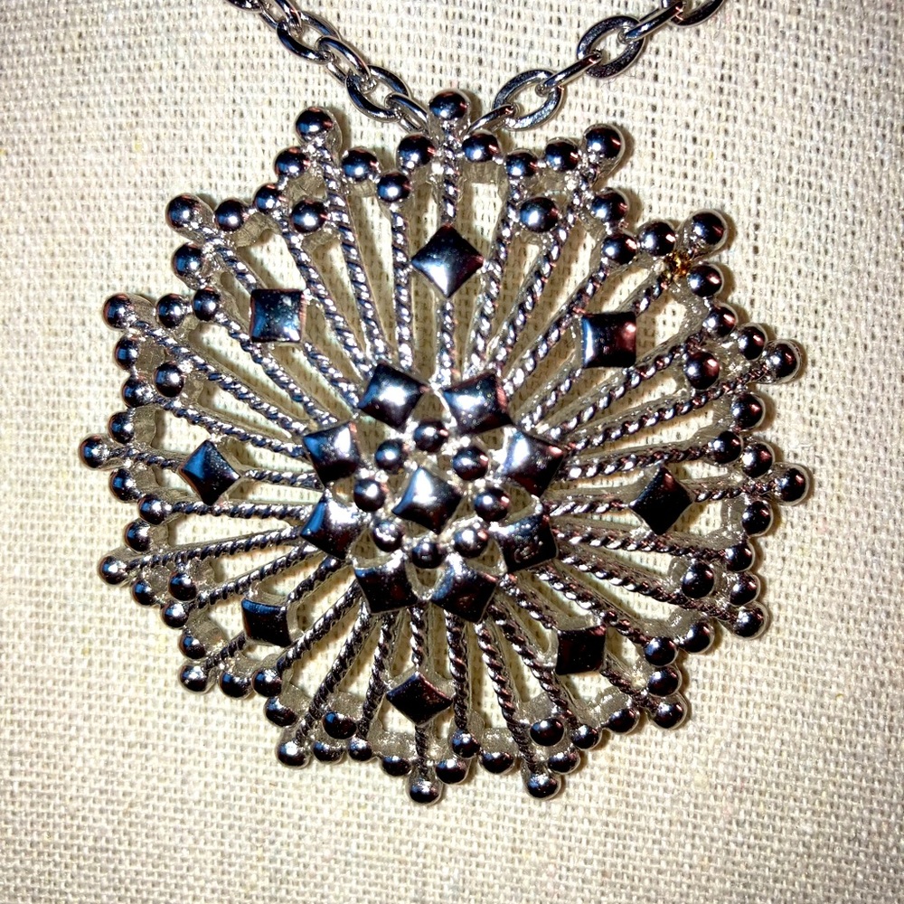 Vintage Monet silver plated pendant necklace. EUC